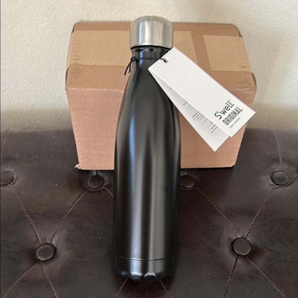 NWT Swell Original Reusable Bottle 17 oz. Black